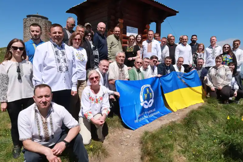 Лідери прикарпатських громад провели стратегічну сесію на вершині Піп Івану