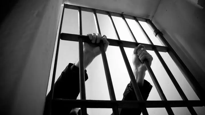 Два роки ув’язнення за смертельний удар ножем: на Франківщині винесли вирок чоловіку, який вбив співмешканця на сміттєзвалищі