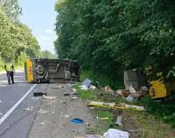 Під Калушем зіткнулися два мікроавтобуси: обидва водії у лікарні